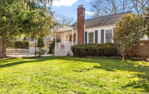 11 Grant St, East Northport, NY 11731