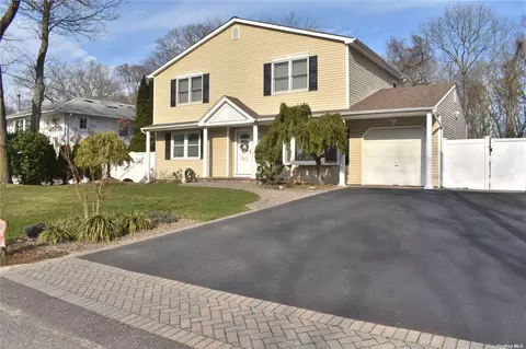 65 Avenue C, Holbrook, NY 11741