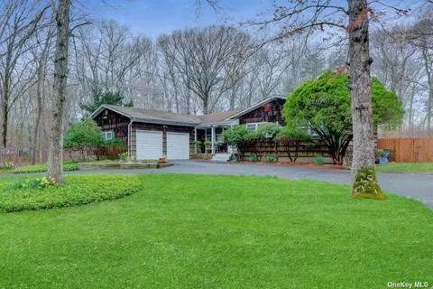 112 Medford Rd, Ridge, NY 11961