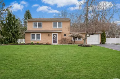 51 Imperial Dr, Miller Place, NY 11764
