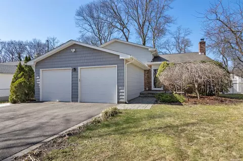 90 Summit Dr, Smithtown, NY 11787