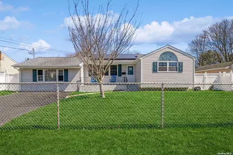 113 Timberline Dr, Brentwood, NY 11717