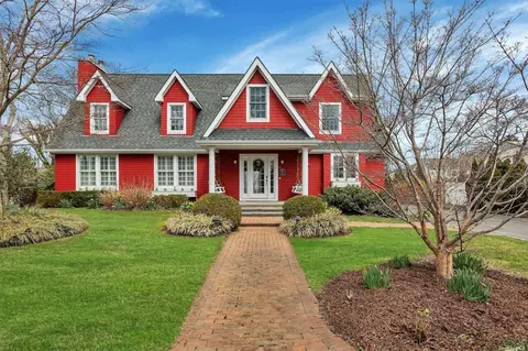 95 Academy St, Bayport, NY 11705