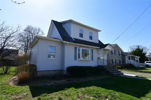 970 Mckinley St, Baldwin, NY 11510