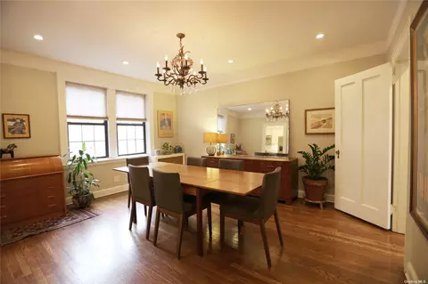 6830 Burns St #C4, Forest Hills, NY 11375