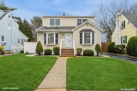 2073 Spruce St, Wantagh, NY 11793