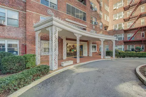 67-66 108th St #A61, Forest Hills, NY 11375