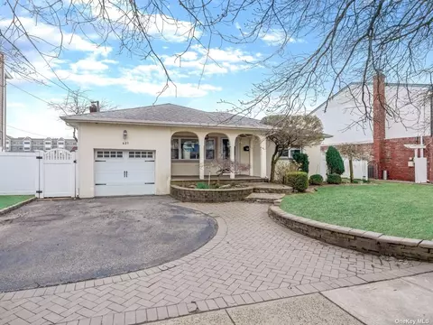 621 Pearl St, Oceanside, NY 11572