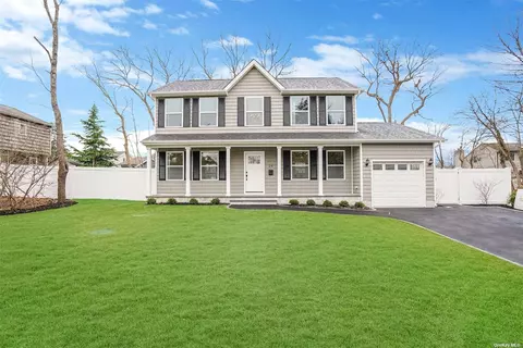 24 Lakeland Ave, Patchogue, NY 11772