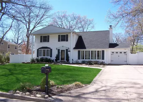118 Chestnut St, Mount Sinai, NY 11766
