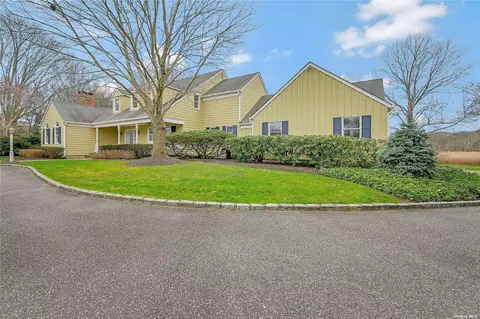 1730 Country Club Dr, Cutchogue, NY 11935