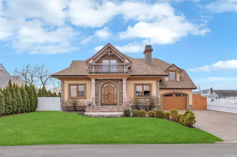 725 S Broadway, Lindenhurst, NY 11757