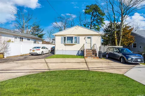 7 Belmont Ave, West Babylon, NY 11704