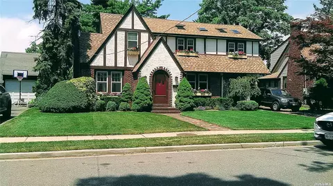 763 Sprague St, North Baldwin, NY 11510