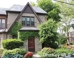 190-02 35 Ave, Flushing, NY 11358