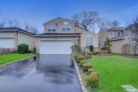46 Hamlet Dr, Hauppauge, NY 11788