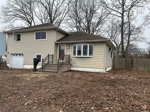 497 N Alleghany Ave, Lindenhurst, NY 11757