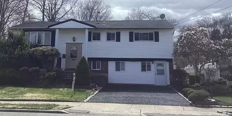 372 W 18th St, Deer Park, NY 11729