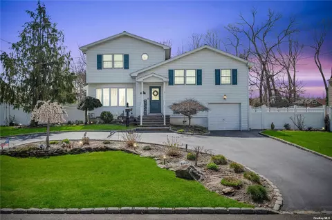 26 Duffin Ave, West Islip, NY 11795