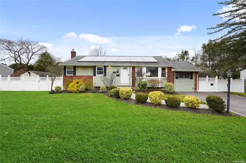 25 Tennyson Pl, Greenlawn, NY 11740