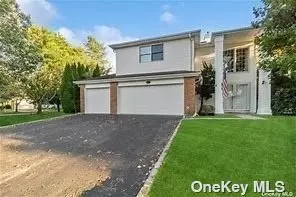 156 Country Club Dr #156, Commack, NY 11725