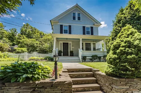 26 Oakland St, Huntington, NY 11743