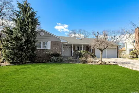 22 E Park Dr, Syosset, NY 11791