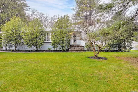 977 Church St, Bohemia, NY 11716