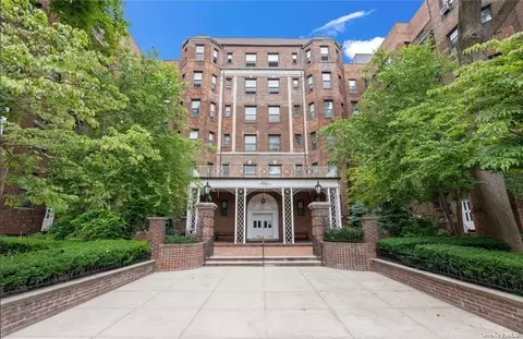 84-51 Beverly Rd #2I, Kew Gardens, NY 11415