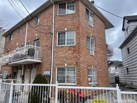 53-55 72nd Pl, Maspeth, NY 11378