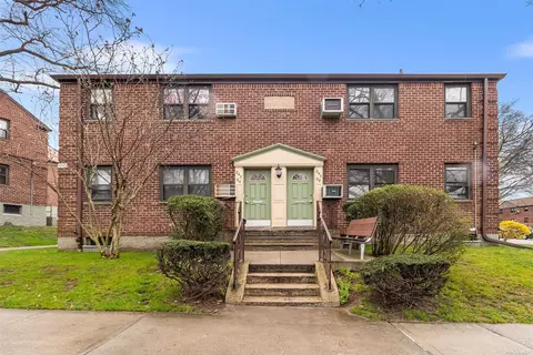 245-02 61st Ave #E2L, Little Neck, NY 11362