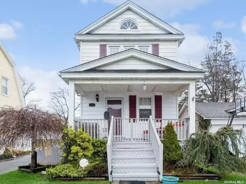 43 Eton St, Valley Stream, NY 11581