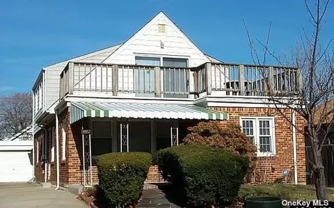 441 E Pine St, Long Beach, NY 11561