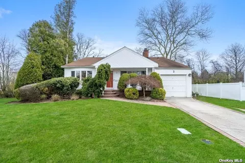3 Crome Rd, Syosset, NY 11791