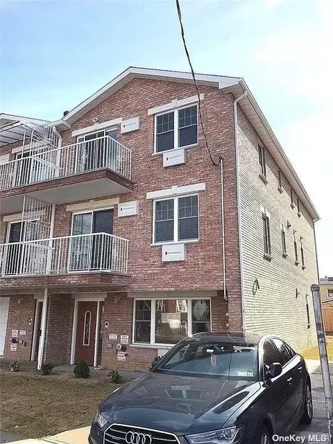 67-26 48th Ave, Woodside, NY 11377