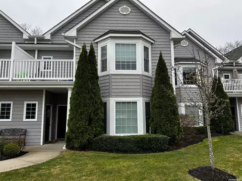 203 Okeefe Ct #203, Oakdale, NY 11769