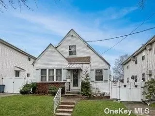 238-55 148th Dr, Jamaica, NY 11422