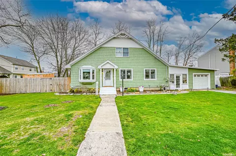 1537 Washington Ave, West Islip, NY 11795