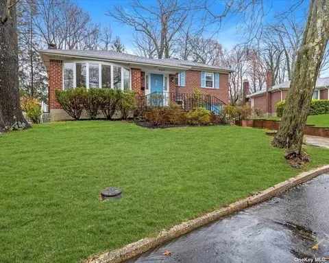 26 Louisa Ct, Northport, NY 11768