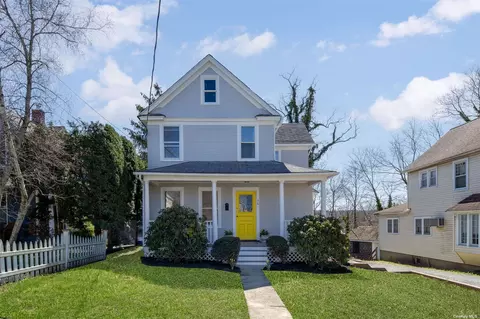 36 Mechanic St, Huntington, NY 11743