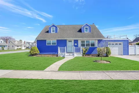 221 N Grove St, Valley Stream, NY 11580