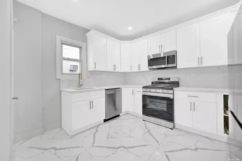 119-43 189th St, Saint Albans, NY 11412