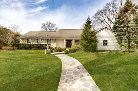 7 Sunset Ln, Garden City, NY 11530