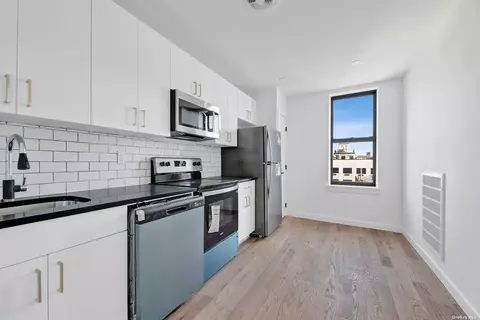 2592 Briggs Ave, Bronx, NY 10458