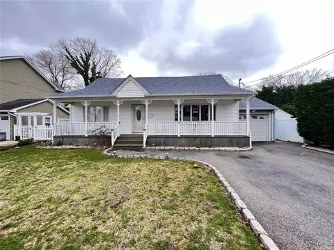 54 Harmony Dr, Massapequa Park, NY 11762