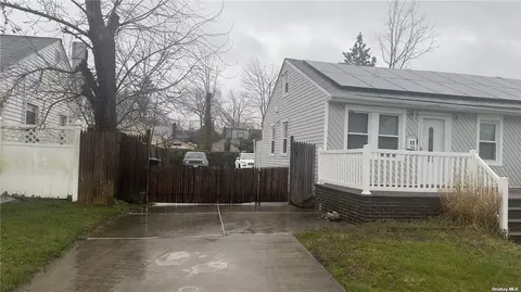 13 Locust Ave, Wheatley Heights, NY 11798