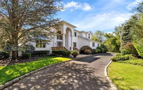 10 Grasslands Cir, Mount Sinai, NY 11766