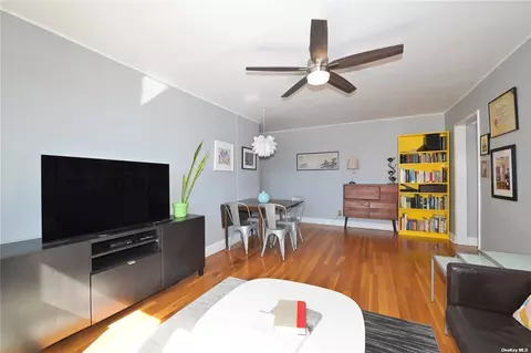 105-28 65th Ave #5E, Forest Hills, NY 11375