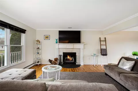 80 May Dr, Calverton, NY 11933