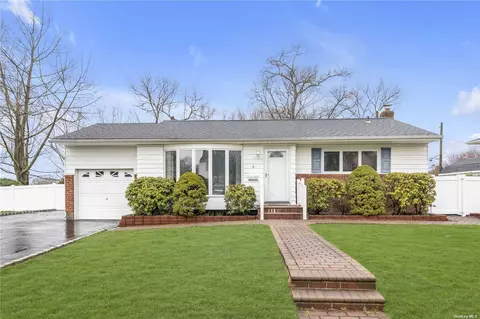 6 Dutchess Pl, Commack, NY 11725